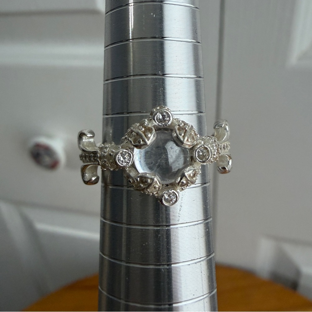 Vintage style clear stone infinity band size 7